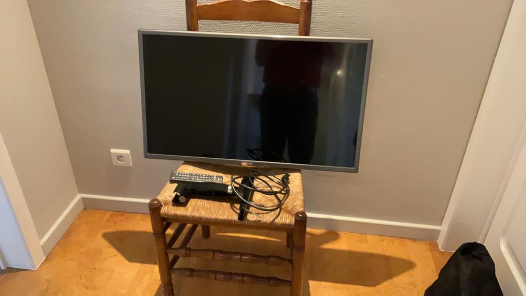 Flatscreen LED TV, Audio, Tv en Foto, Televisies, Ophalen, Zo goed als nieuw, LED