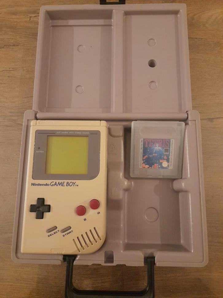 Console Nintendo Gameboy DMG + valise + 1 jeu, Consoles de jeu & Jeux vidéo, Consoles de jeu | Nintendo Game Boy, Enlèvement