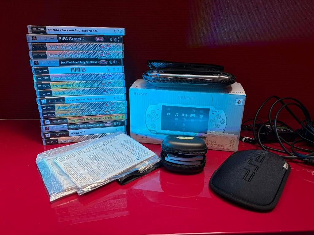 PSP Slim & Lite Ice – compleet pakket met 20 games, Games en Spelcomputers, Spelcomputers | Sony PSP, Gebruikt, PSP, Overige kleuren