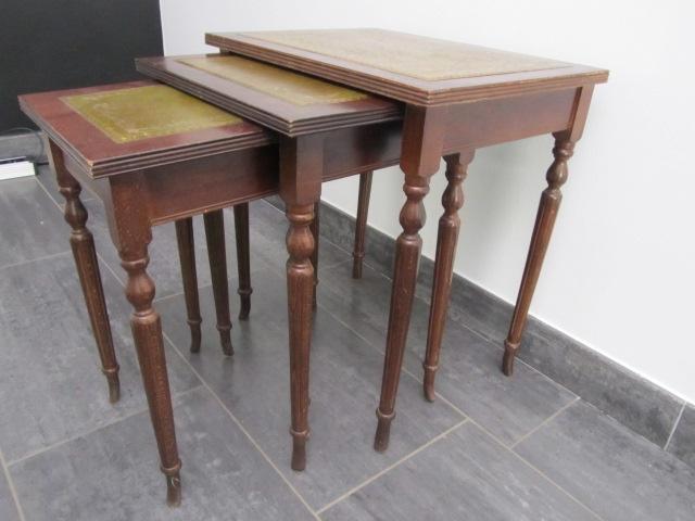 Antieke nesting tables met leder inleg, Antiek en Kunst, Curiosa en Brocante, Ophalen