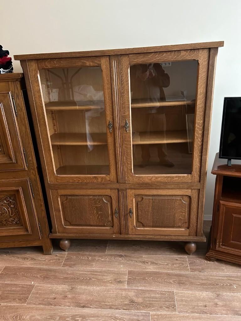 Vitrinekast / boekenkast, Ophalen, Met deur(en), 100 tot 150 cm, Zo goed als nieuw