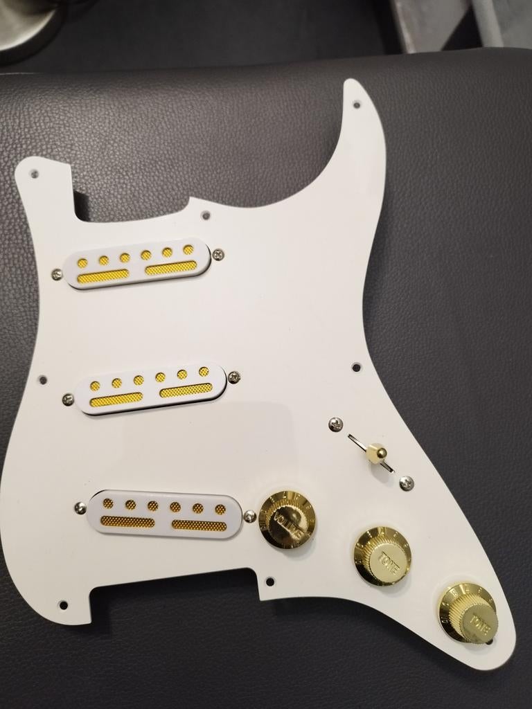 Pickguard complet avec micros et électronique, Enlèvement ou Envoi