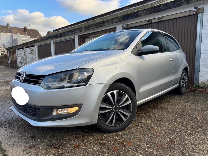 Polo euro 5 airco cuire siege chauffant alcantara belle etat, Autos, Volkswagen, Particulier, Polo, ABS, Airbags, Air conditionné