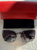 Zwart-goude zonnebril van Guess, Neuf, Autres marques, Enlèvement ou Envoi, Lunettes de soleil