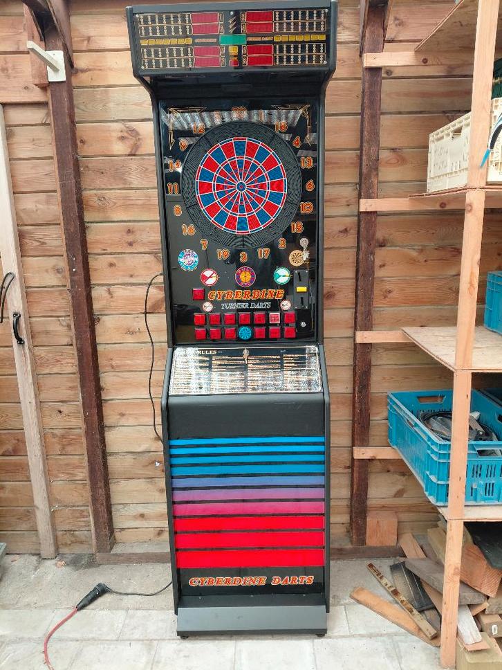 darts cyberdine 8 player, Sport en Fitness, Darts, Zo goed als nieuw, Dartbord met pijlen, Elektronisch, Soft tip, Ophalen