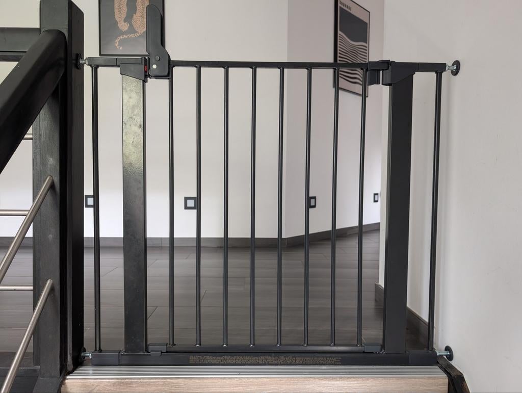 Barrière d'escalier BabyDan Premier noire (70 à 85 cm et plu, Enfants & Bébés, Barrières, Barrière de sécurité, Enlèvement