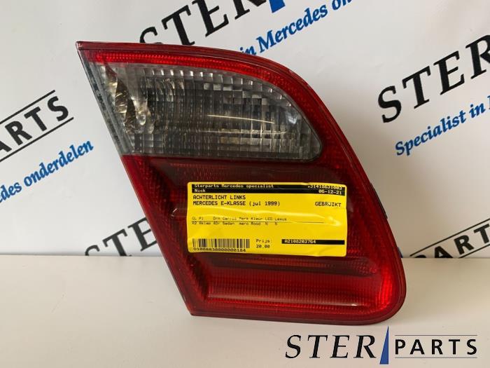 Achterlicht links van een Mercedes E-Klasse, Gebruikt, -, Ophalen of Verzenden, -