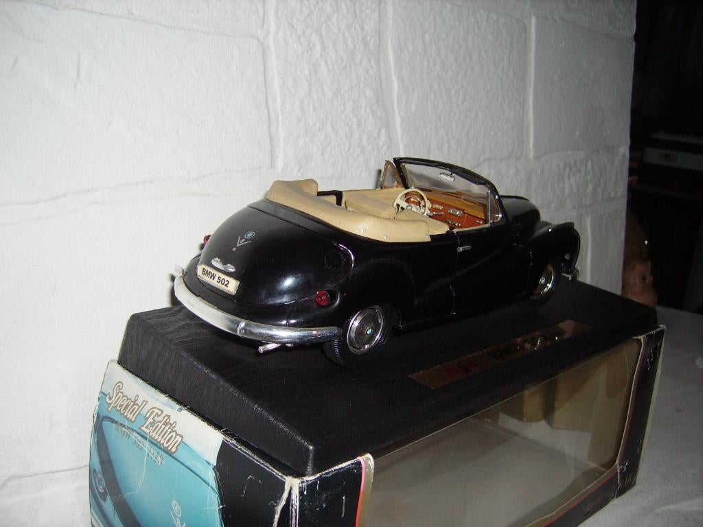 MAISTO SPECIAL EDITION BMW 502, Ophalen of Verzenden, Zo goed als nieuw, Auto, Maisto