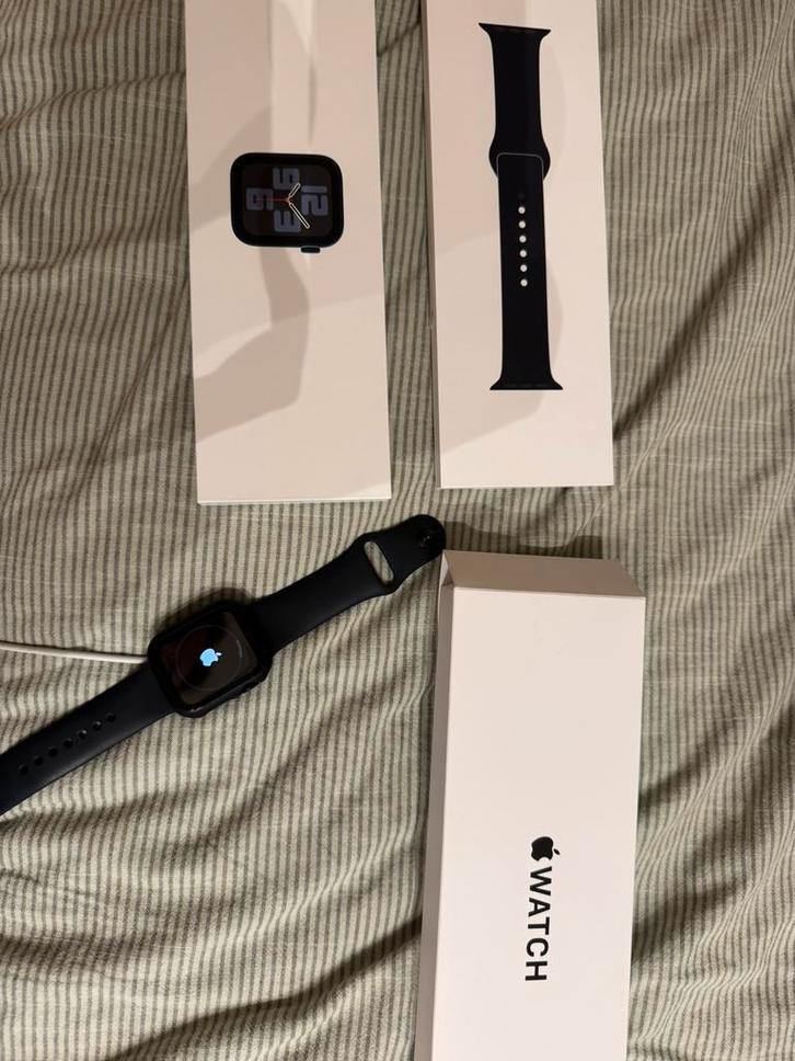 Apple Watch SE, Bijoux, Sacs & Beauté, Montres connectées, Utilisé, iOS, Noir, Distance, Bandage calorique, État, GPS, Battement de coeur