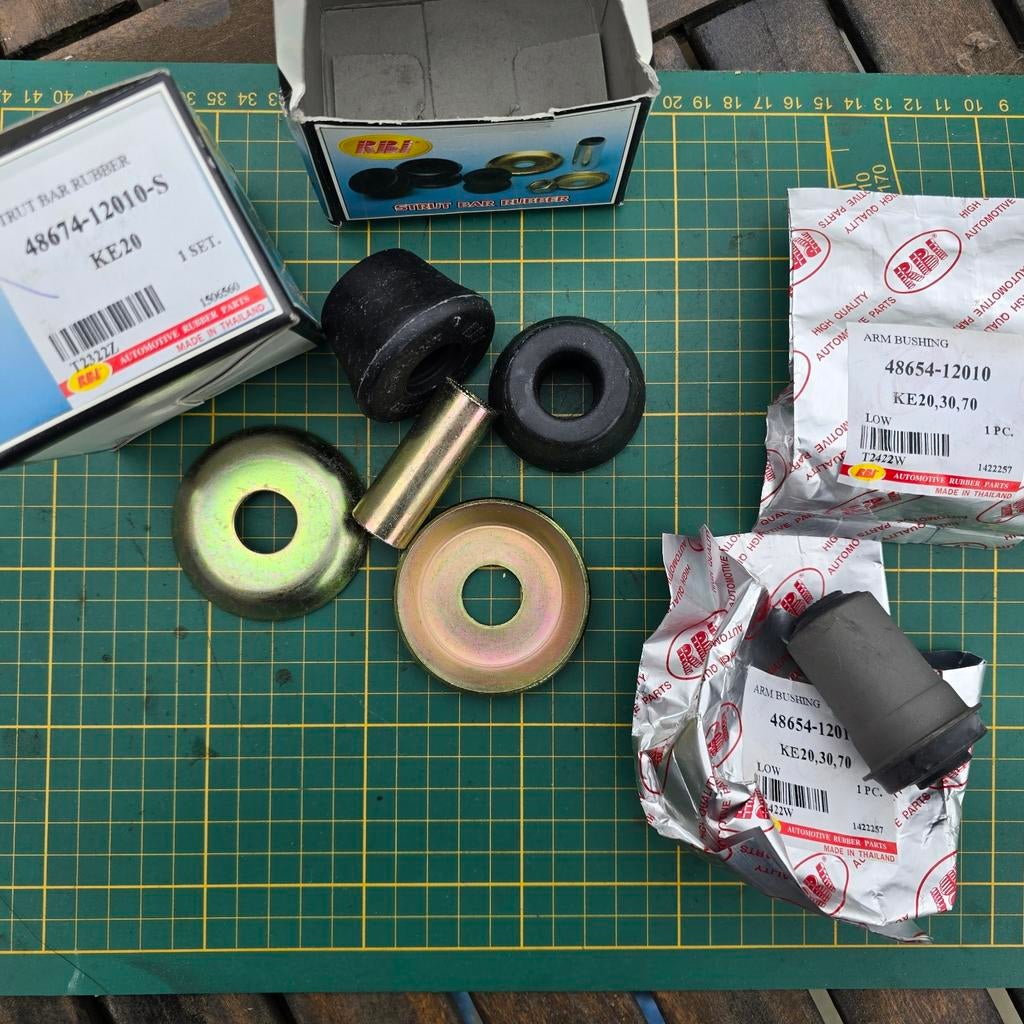 Kit de silentblocs avant pour Corolla KE20, Autos : Pièces & Accessoires, Suspension & Châssis, Toyota, Neuf, Enlèvement