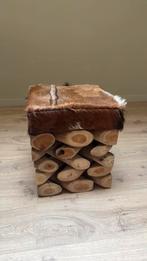 Poefjes in hout met dierenhuid, Ophalen, Hout