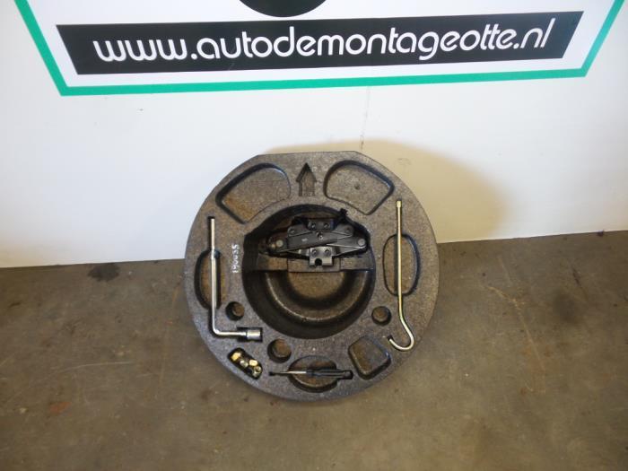 Gereedschap Set van een Daewoo Kalos (Kalos 02-), Auto-onderdelen, Overige Auto-onderdelen, Daewoo, Gebruikt, Ophalen of Verzenden