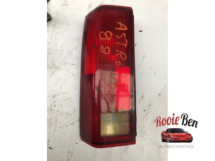 Feu arrière gauche d'un Chevrolet Chevy, Autos : Pièces & Accessoires, Éclairage, Chevrolet, Utilisé, 3 mois de garantie, Enlèvement ou Envoi