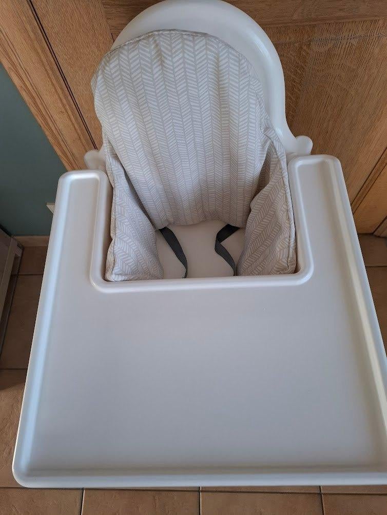 Antilop kinderstoel met dienblad, veiligheidsriem en kussen, Kinderen en Baby's, Kinderstoelen, Ophalen, Zo goed als nieuw, Meegroeistoel