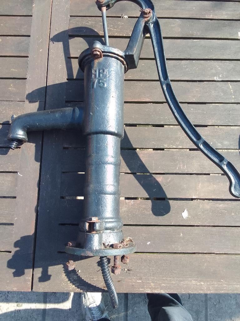 Pompe à eau ancienne en fonte (décorative), Jardin & Terrasse, Pompes à eau, Enlèvement ou Envoi, Utilisé
