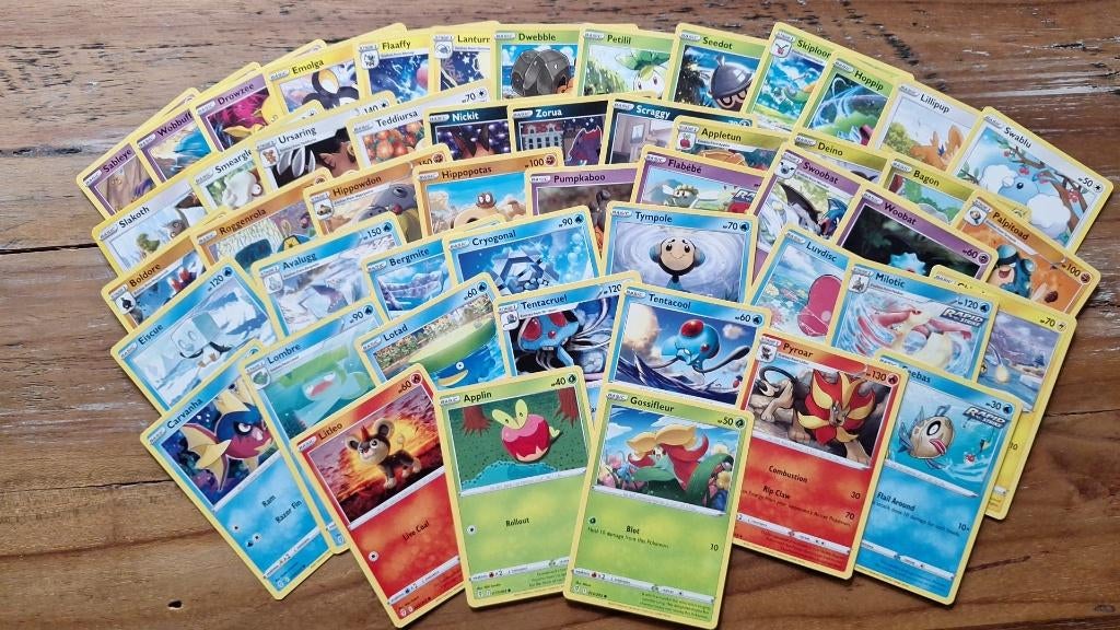 Pokémon kaarten – 50 stuks - NM | Evolving Skies - 1, Hobby en Vrije tijd, Verzamelkaartspellen | Pokémon, Zo goed als nieuw, Meerdere kaarten