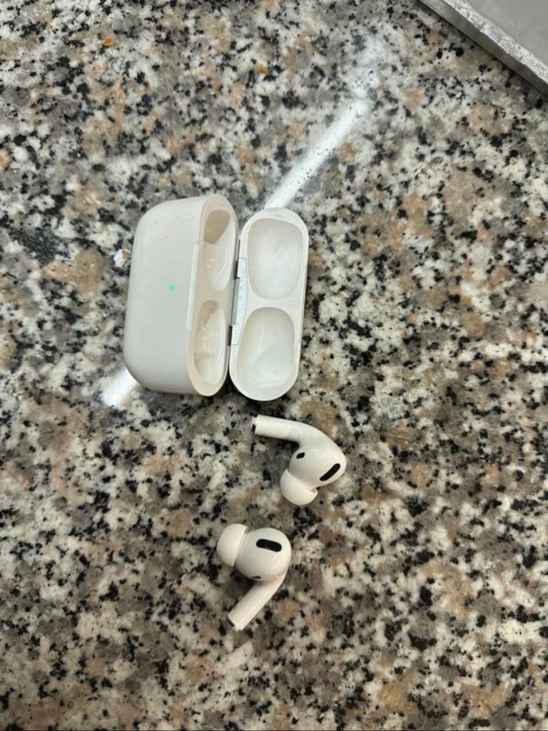 Airpods pro 1, Télécoms, Téléphonie mobile | Écouteurs, Enlèvement, Comme neuf