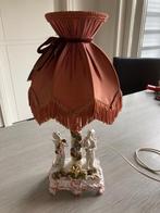 Antieke staanlamp met porselein beeld. Goede staat, Enlèvement ou Envoi