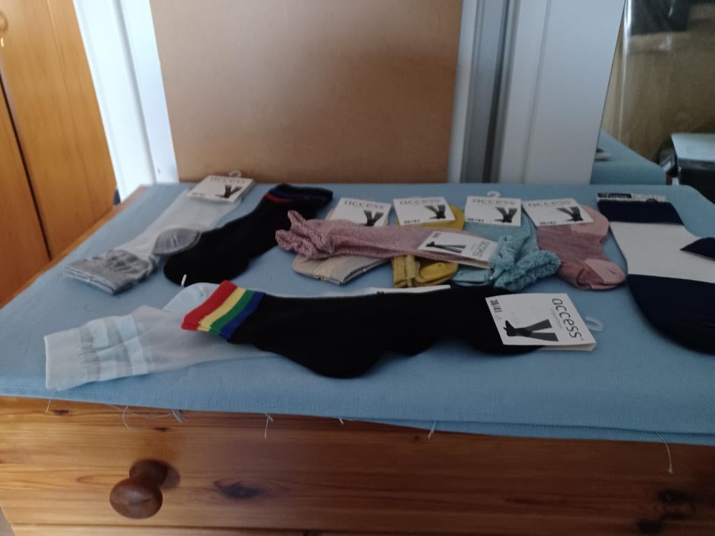 Lot de 85 paires de socquettes femme, Vêtements | Femmes, Chaussettes & Bas, Neuf, Socquettes et Bas genoux, Autres couleurs, Access
