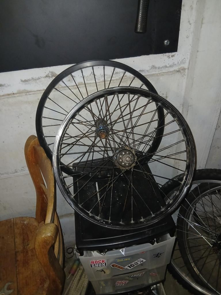 Custom bmx wheels merk salt, Fietsen en Brommers, Fietsen | Crossfietsen en BMX, Ophalen, Salt, V-brakes, Aluminium