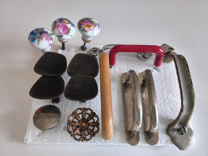 Set oude meubels of deurklinken, Doe-het-zelf en Bouw, Hang- en Sluitwerk, Gebruikt, Klink of Kruk, Overige materialen, Ophalen of Verzenden