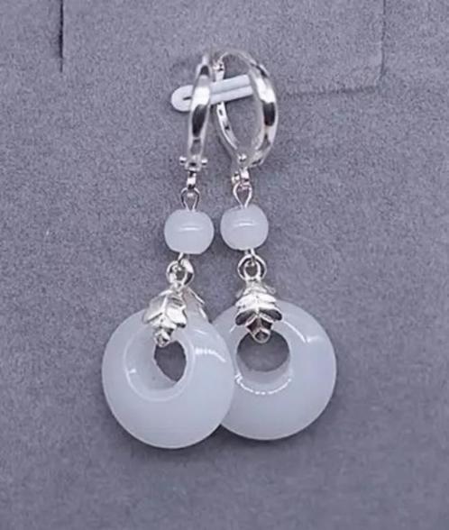 Oorbellen met witte jade, Handtassen en Accessoires, Oorbellen, Nieuw, Hangers, Overige materialen, Wit, Verzenden