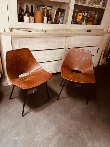  design stoelen Pierre GUARICHE (pair) beschikbaar voor biedingen