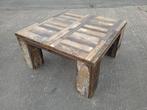 Industriële houten winkeltafel / salontafel in verweerd hout, Huis en Inrichting, Zo goed als nieuw, Ophalen