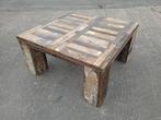 Industriële houten winkeltafel / salontafel in verweerd hout, Zo goed als nieuw, Ophalen