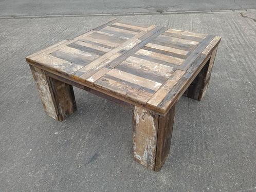 Industriële houten winkeltafel / salontafel in verweerd hout, Maison & Meubles, Tables | Tables de salon, Comme neuf, Enlèvement