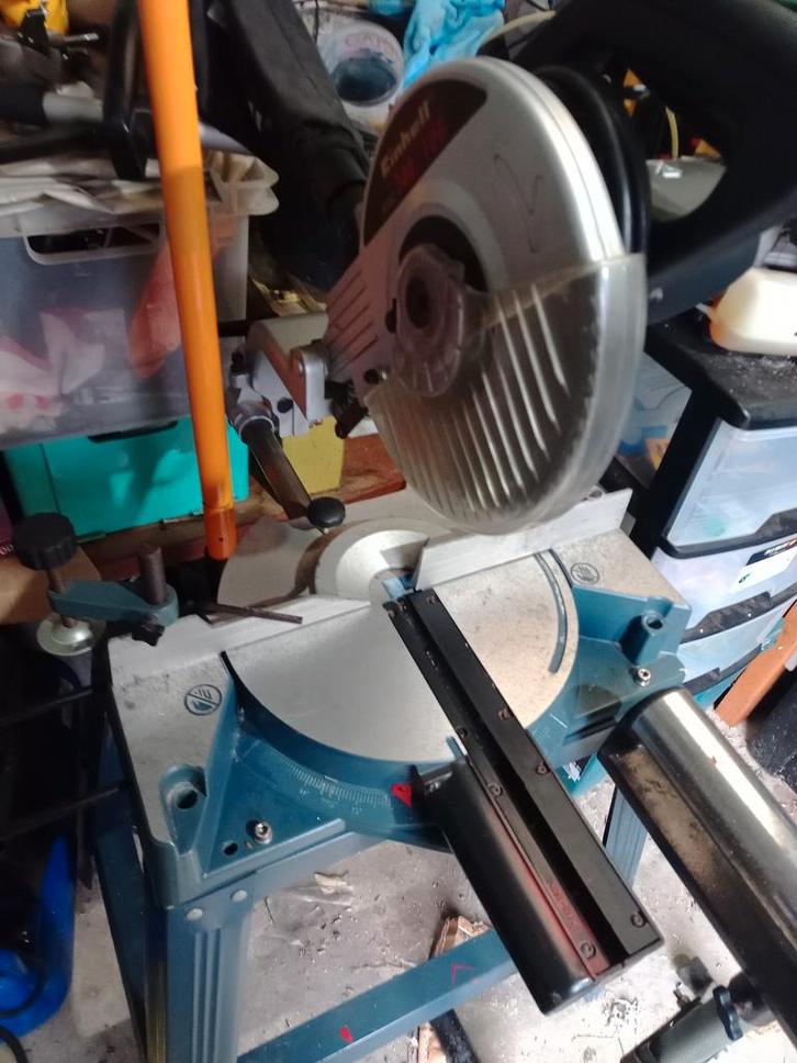 Scie à onglet télescopique pied et rouleau réglable inclus, Doe-het-zelf en Bouw, Gereedschap | Zaagmachines, Zo goed als nieuw