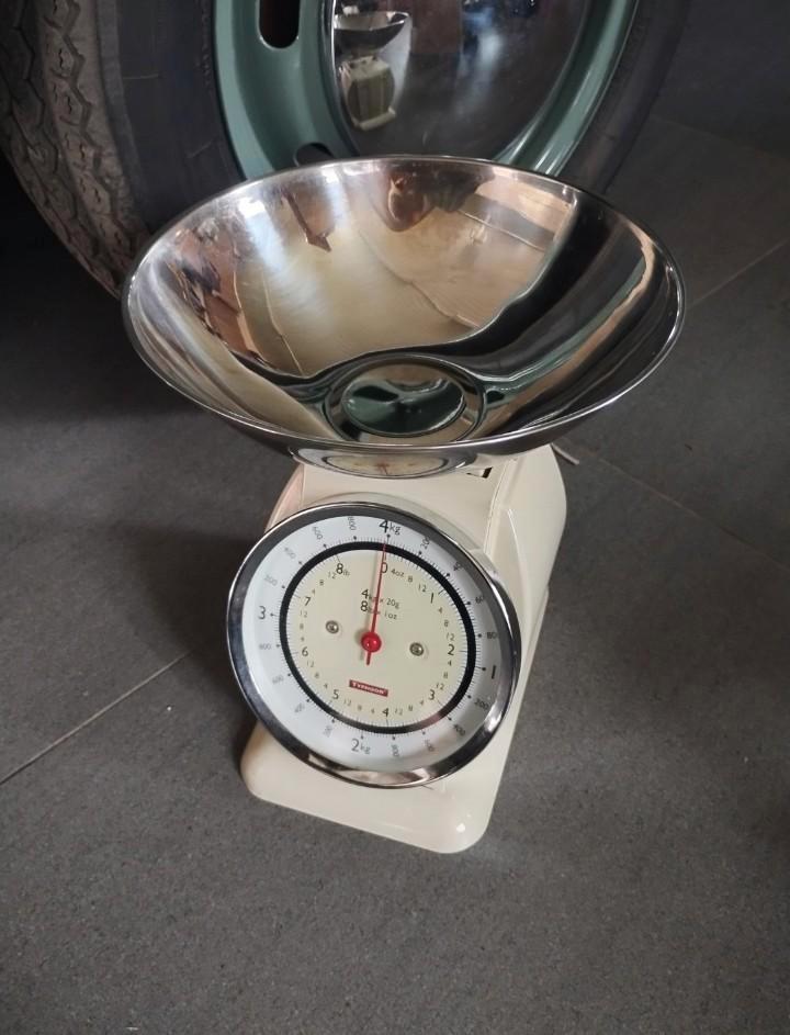 Typhoon keukenweegschaal 4kg!, Elektronische apparatuur, Weegschalen, Zo goed als nieuw, Keukenweegschaal, Ophalen of Verzenden