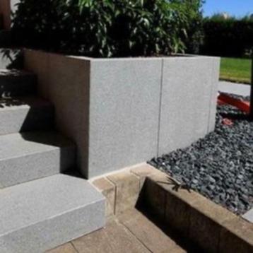 EERSTE KEUZE gevlamd grijze granieten hekken beschikbaar voor biedingen