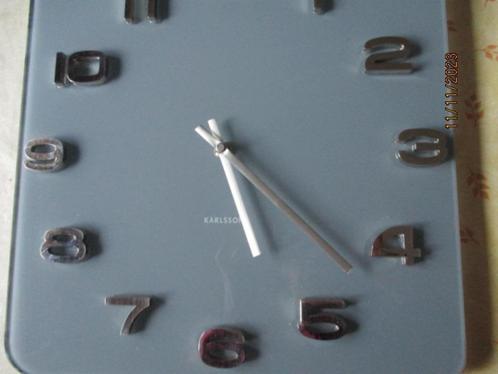 horloge murale en verre (Karlsson), Maison & Meubles, Accessoires pour la Maison | Horloges, Comme neuf, Horloge murale, Enlèvement