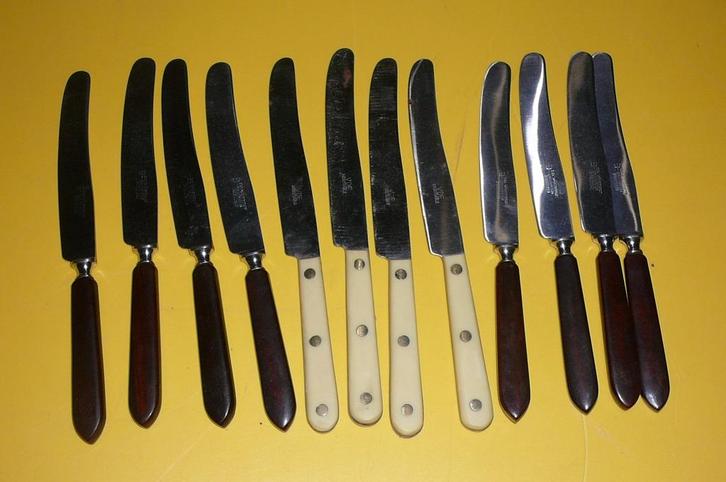 12 vintage messen (doos 15), Antiek en Kunst, Antiek | Bestek, Ophalen of Verzenden