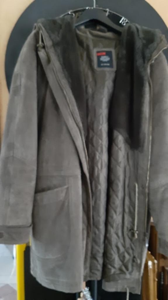 Mouton retourné olijfgroene warme suède jas kap 44/46, Kleding | Dames, Jassen | Winter, Zo goed als nieuw, Maat 46/48 (XL) of groter