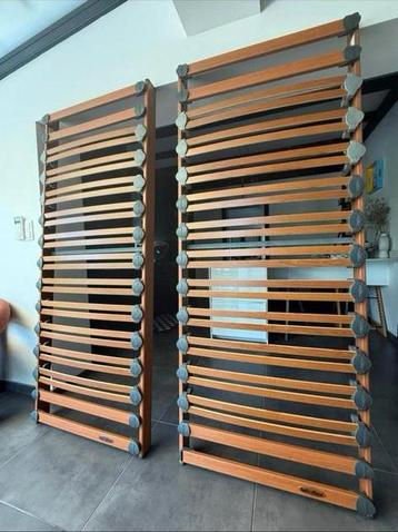Prachtig bed uit 2 Lattoflex-boxsprings met 160/200 voet beschikbaar voor biedingen