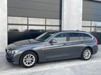 BMW 318i Touring Automaat /Leder/LED/Camera/Premium Garantie, Auto's, BMW, Te koop, Emergency brake assist, Zilver of Grijs, Benzine