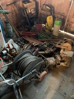 Allerhande gereedschap en tuinmateriaal, Ophalen