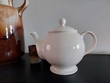 Authentieke theepot beschikbaar voor biedingen
