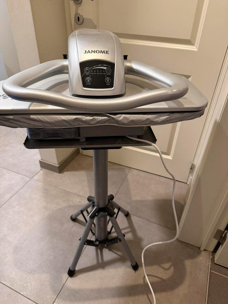 Janome stoom strijkpers, Elektronische apparatuur, Strijkijzers en Strijkplanken, Gebruikt, Strijkijzer met snoer, Ophalen