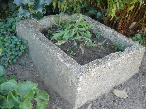 2 x oud beton / betonnen voederbak /bloembak /waterbak, Tuin en Terras, Bloembakken en Plantenbakken, Gebruikt, Beton, Tuin, Minder dan 30 cm