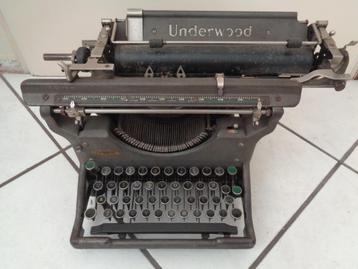 Oude Underwood schrijfmachine 30 x 25 x 28 cm met hoes