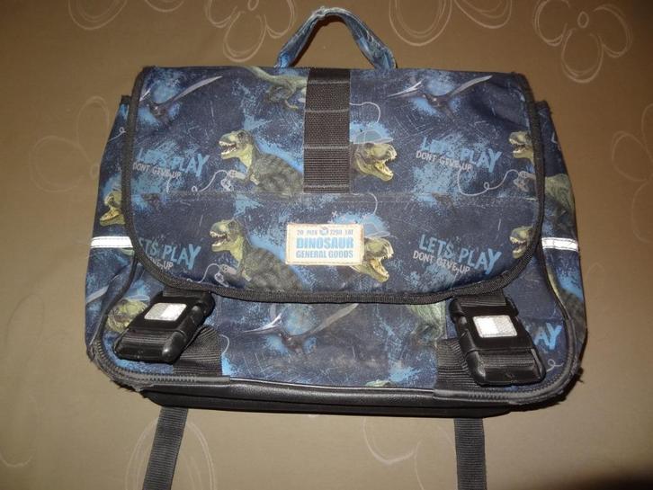 Coole boekentas met dino motief, Handtassen en Accessoires, Tassen | Schooltassen, Gebruikt, Aktetas of Boekentas, 30 tot 40 cm