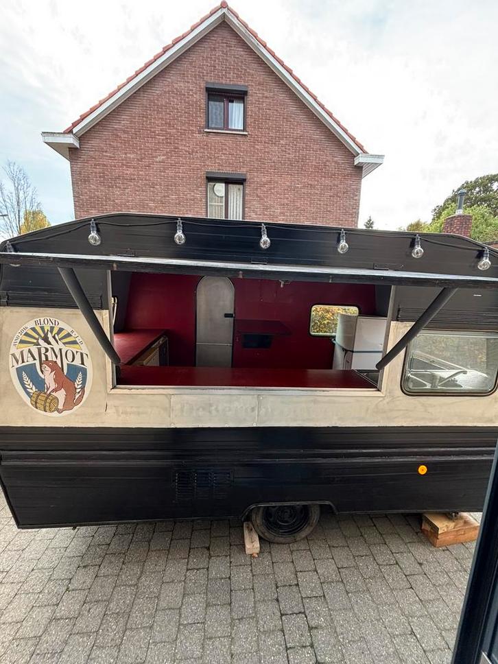 Caravan omgebouwd tot bar (baravan) -750kg, Caravans en Kamperen, Caravans, Particulier, Koelkast, Ophalen
