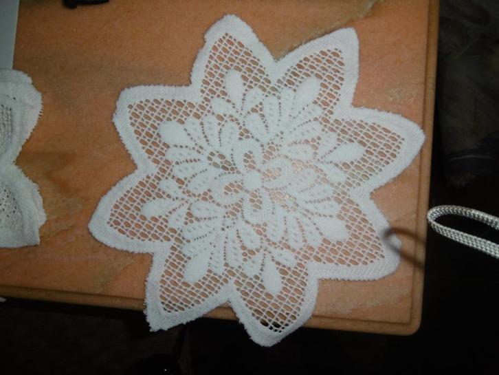 antique 4 napperons ronds blancs, Antiquités & Art, Tapis & Textile, Enlèvement ou Envoi