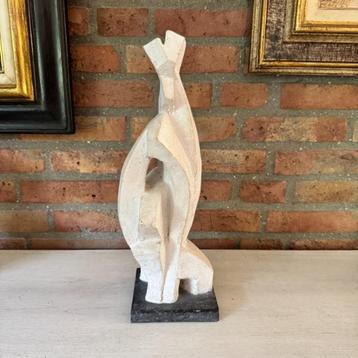 Abstract sculptuur gesigneerd J.O. beschikbaar voor biedingen