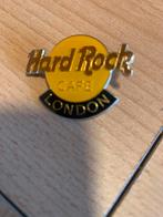 Grote retro pin van Hard rock café, Collections, Broches, Pins & Badges, Comme neuf, Enlèvement ou Envoi
