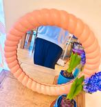 Pastel roze ronde wandspiegel 40 cm gedraaide rand, Huis en Inrichting, Ophalen of Verzenden, Nieuw, Rond, Minder dan 100 cm