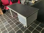 Metalen bureau, Ophalen